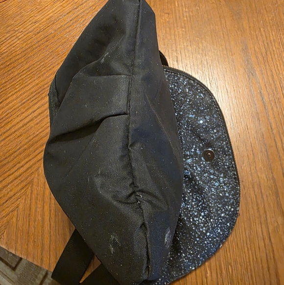 Lululemon Festival Bag II 5L in the Mineralize Multi/Black Color - Picture 14 of 14